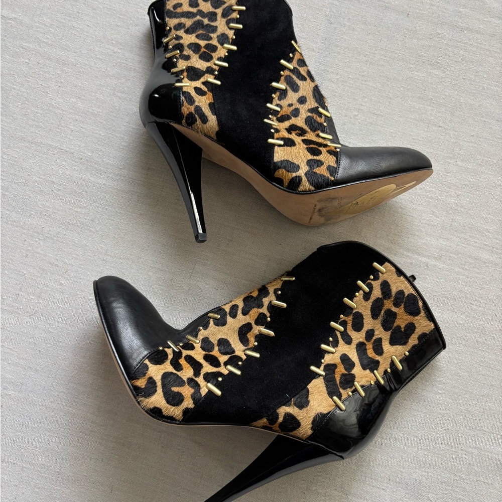 Beverly Feldman Chaos Leopard Calf Hair Black Leather Booties 6.5